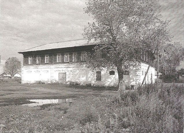 Здание Покровского женского монастыря (на 1-м этаже была трапезная, на 2-м этаже - белошвейная и иконописная мастерские).